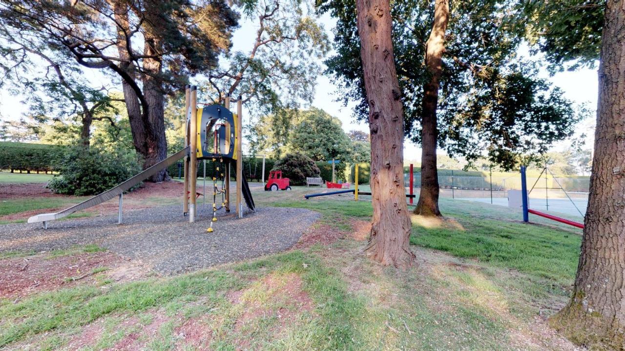 Macdonald Elmers Court Resort リミントン エクステリア 写真